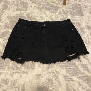 Black denim skort size L